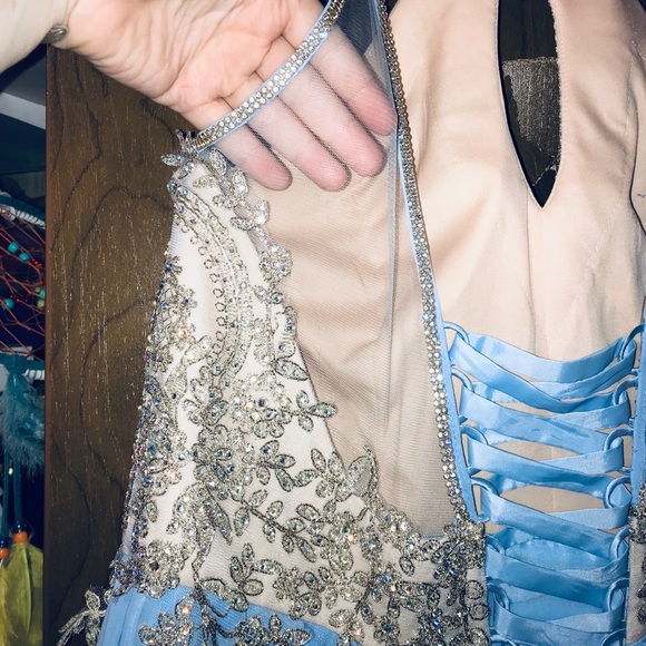 Prom/Graduation Dress - Picture 3 of 8